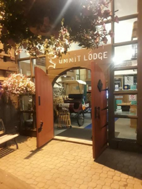 Summit Lodge